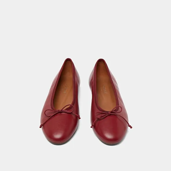 Ballet flats with laces in carmine red leather