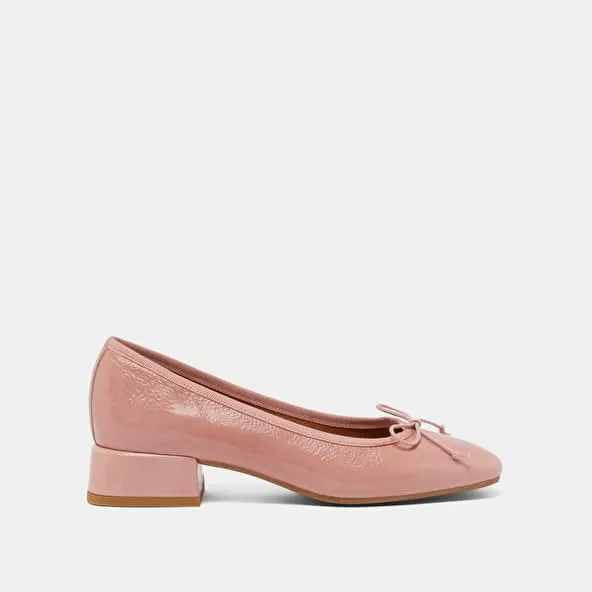 Ballet flats with low heels in pink pleated patent