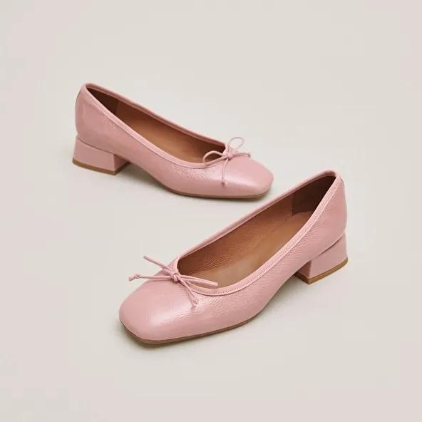 Ballet flats with low heels in pink pleated patent