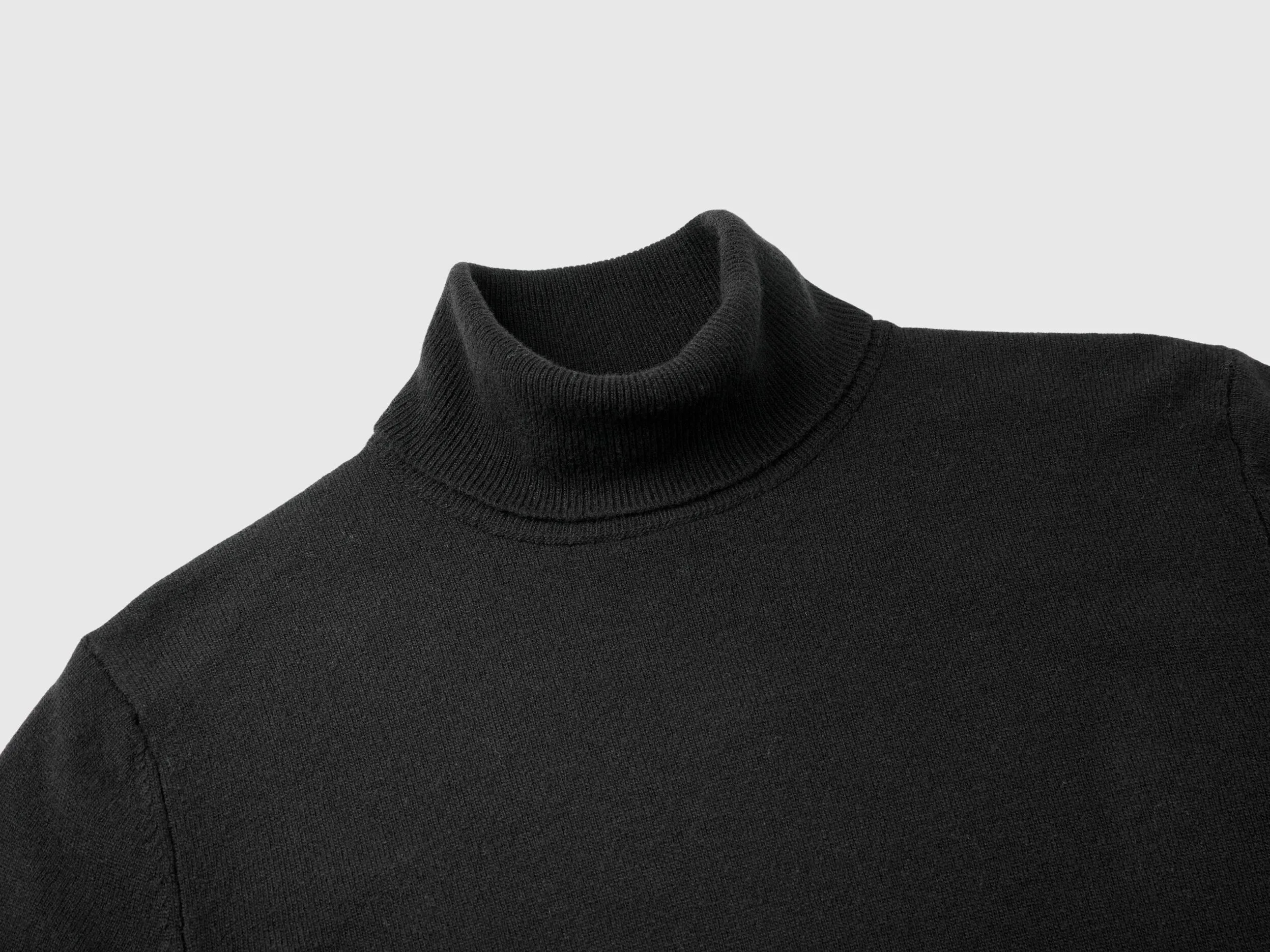 Black turtleneck sweater in pure Merino wool - Black | Benetton