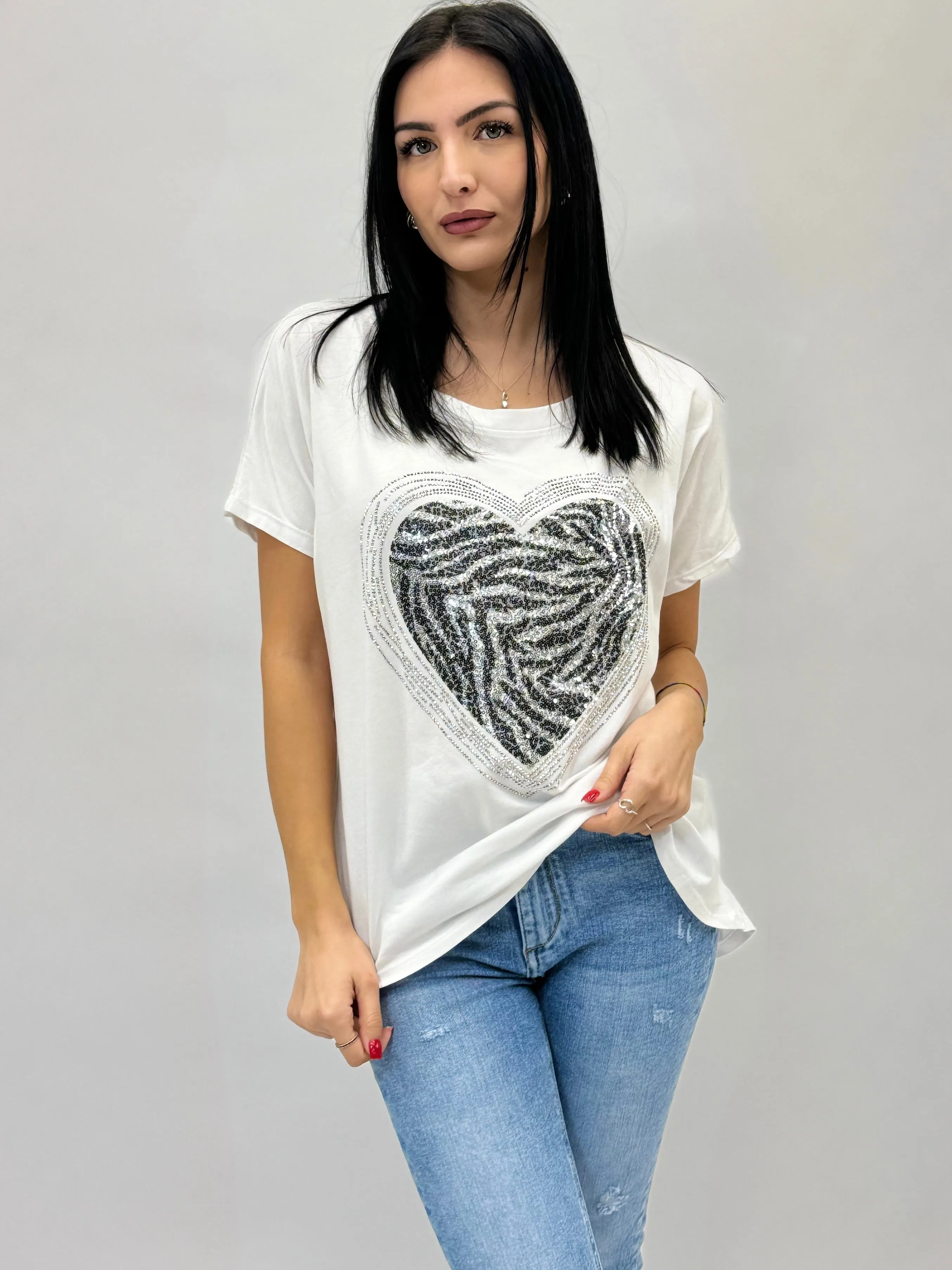 T-shirt con stampa cuore animalier