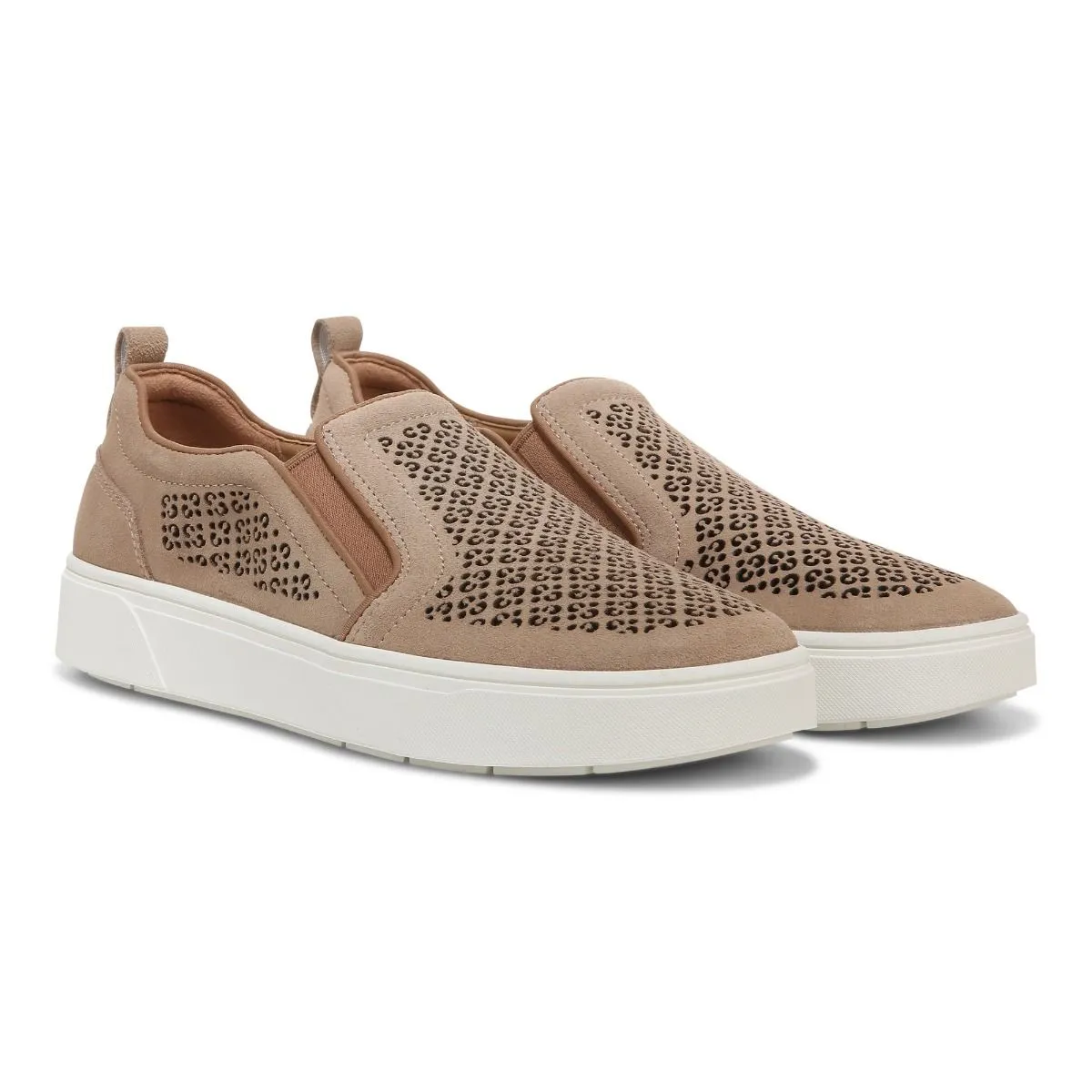 Vionic Kimmie Perf Sneaker: Sand 